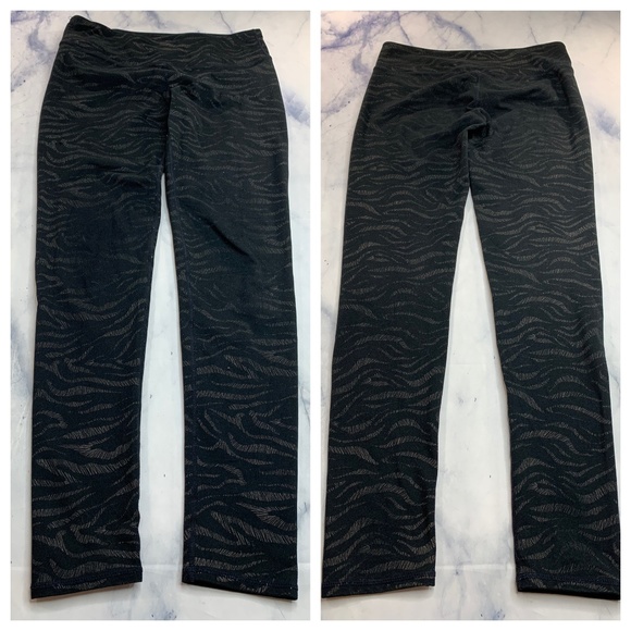 Fabletics Mid Rise Printed Powerhold Legging Zebra - Picture 3 of 8